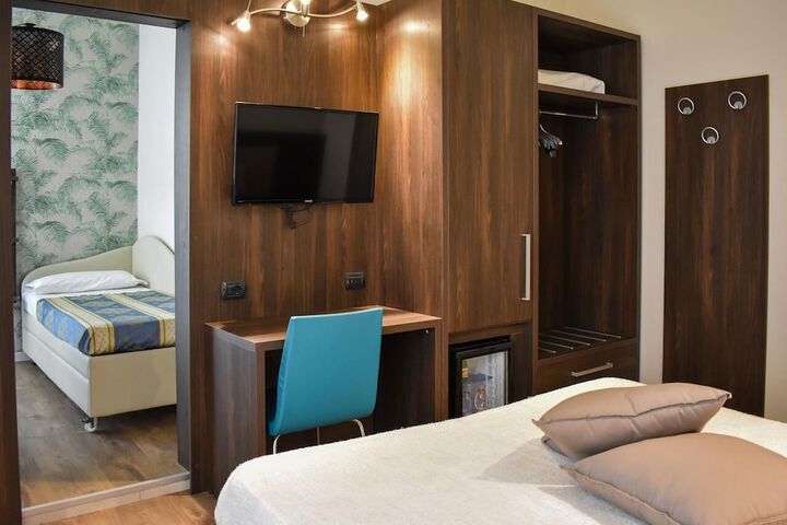 Room 3 of 40