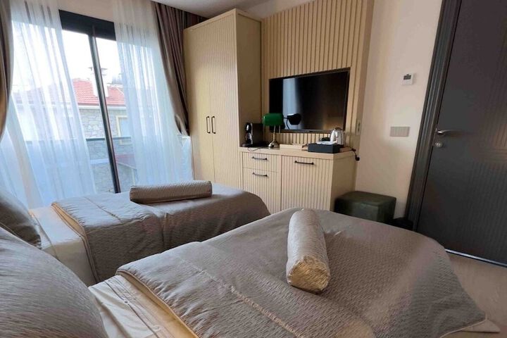 Room 10 of 27