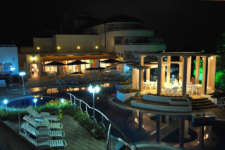 Hotel with Pool