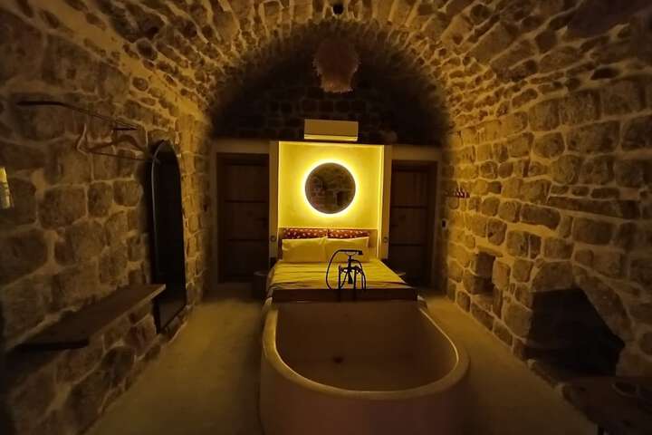 Room 3 of 88