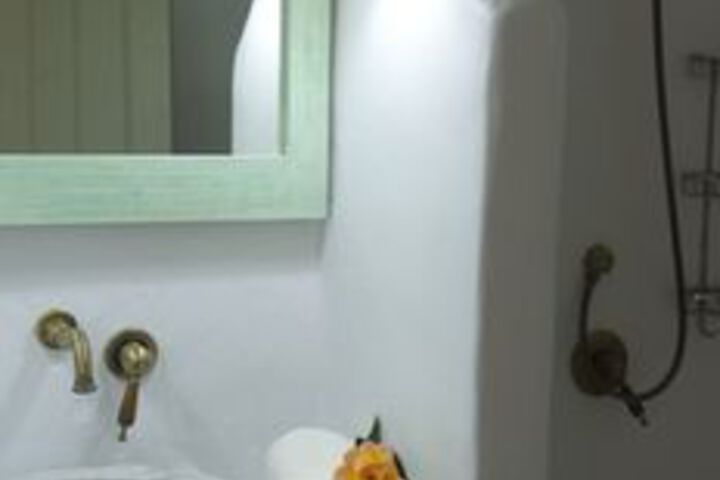 Room 4 of 32