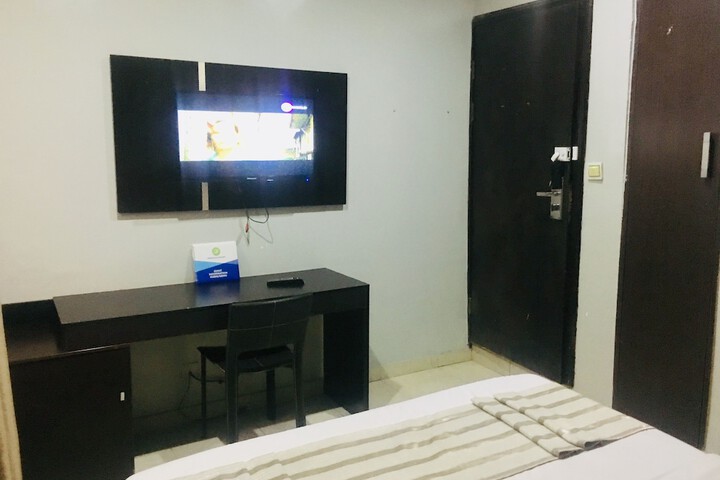 Room 3 of 37