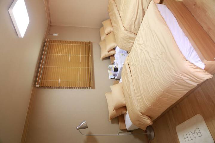 Room 15 of 52