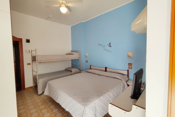 Room 10 of 22