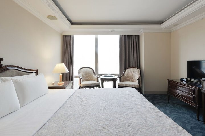 Room 10 of 38