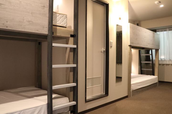 Room 11 of 77