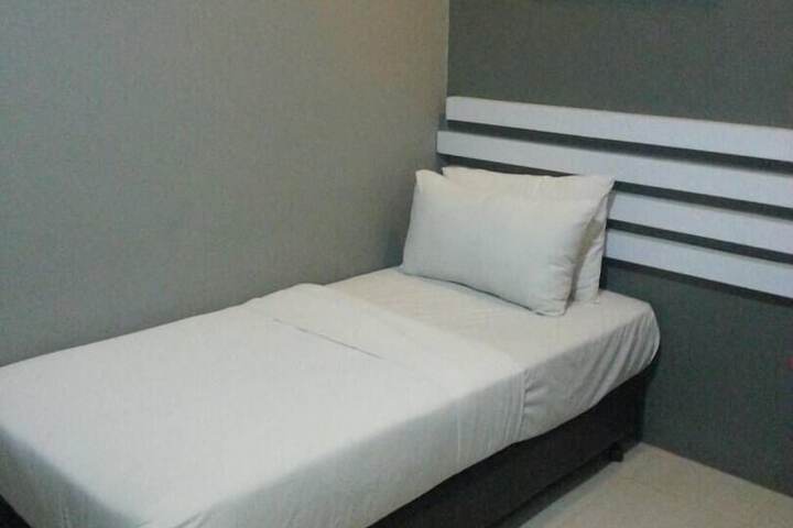 Room 15 of 34