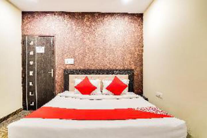 Royal Continental by OYO Rooms
