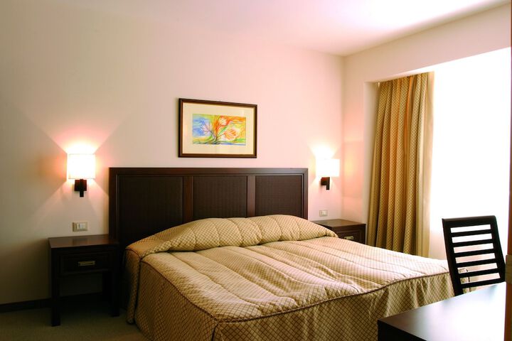 Room 5 of 40