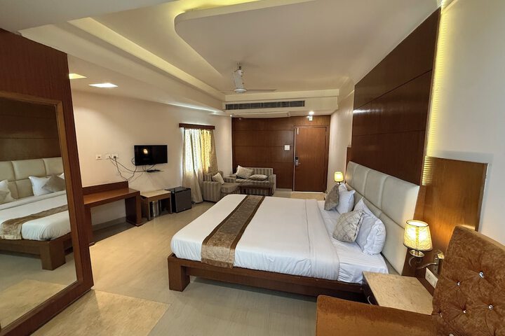 Room 8 of 19