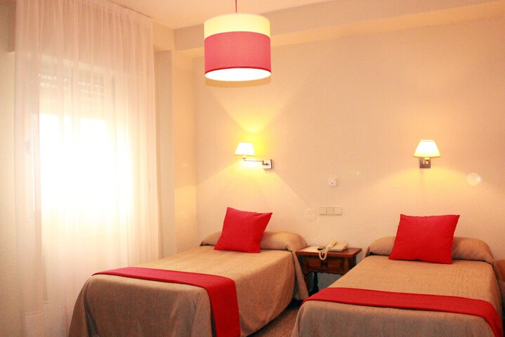 Room 14 of 28