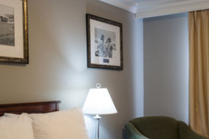 Room 7 of 19