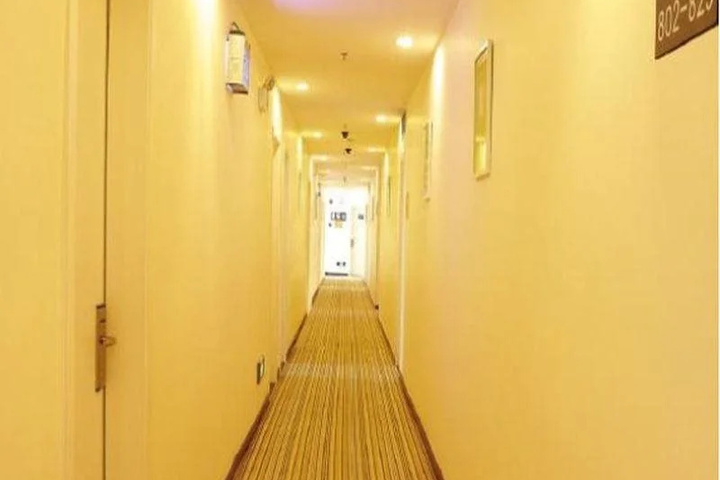 Room 11 of 12