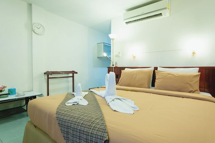 Room 77 of 208