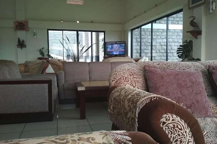 Lounge 19 of 40