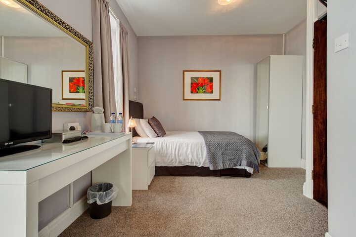 Room 9 of 141