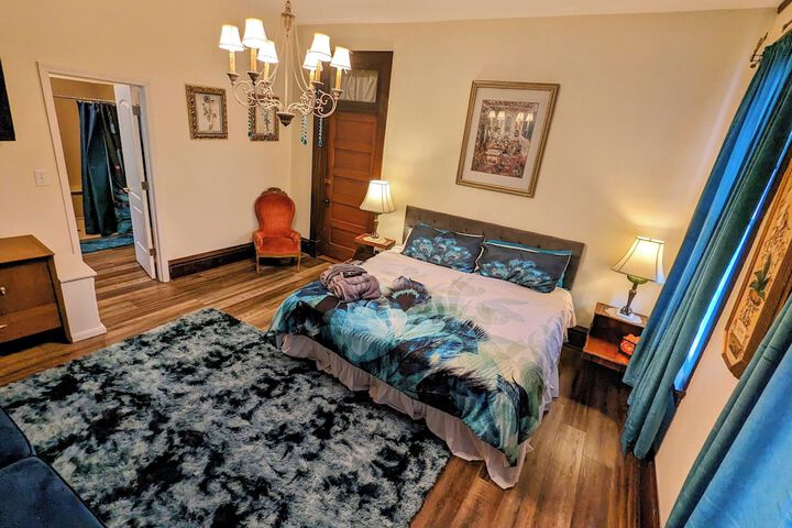 Room 4 of 7