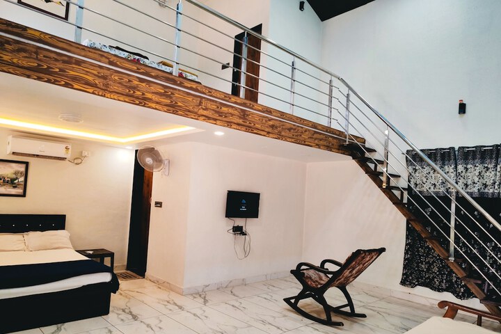 Room 4 of 18