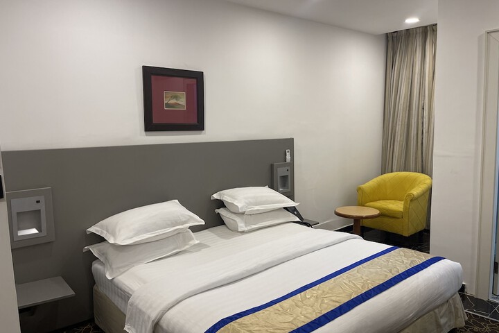 Room 40 of 114
