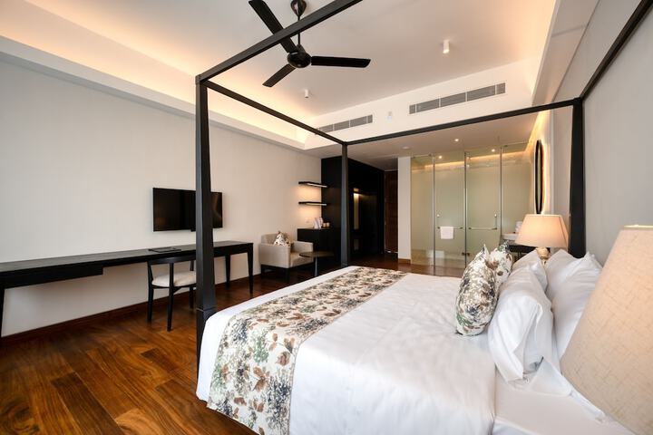 Room 6 of 14