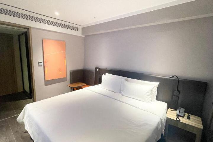 Room 30 of 53