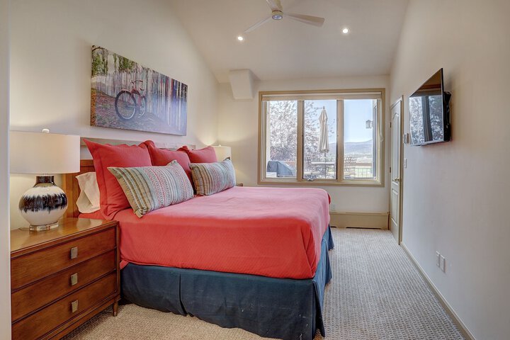 Room 35 of 493