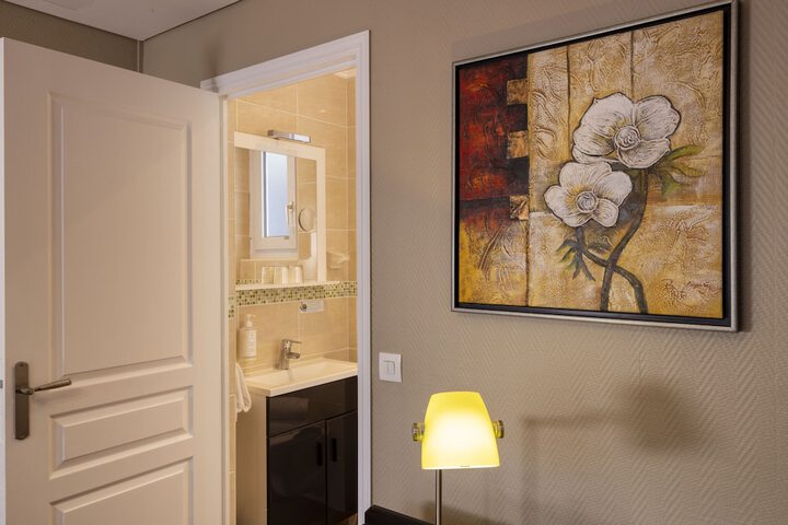 Room 35 of 60