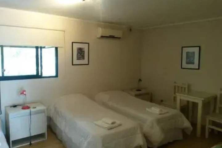 Room 4 of 10