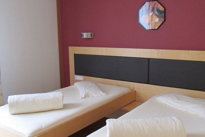 Room 10 of 39