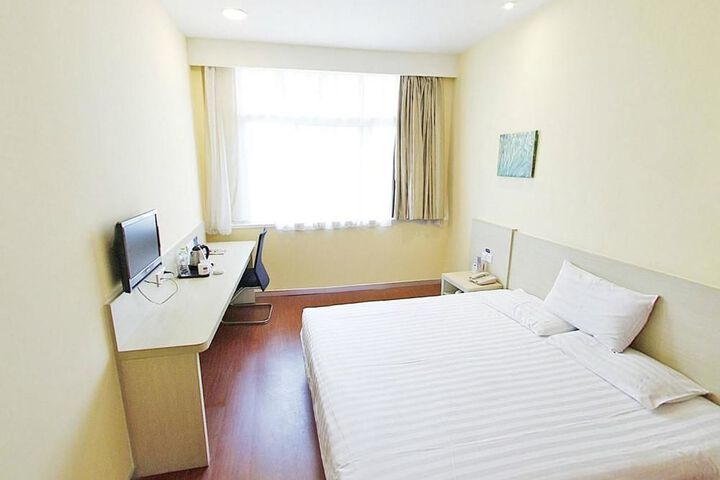 Room 4 of 14