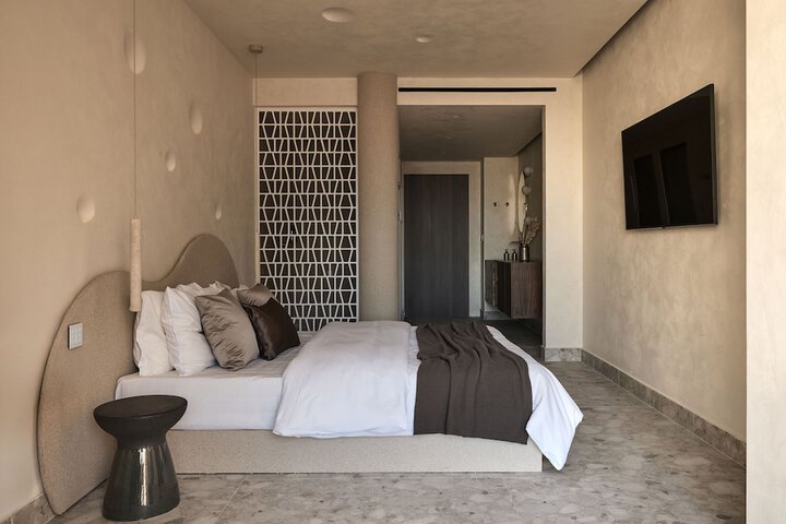 Room 37 of 212