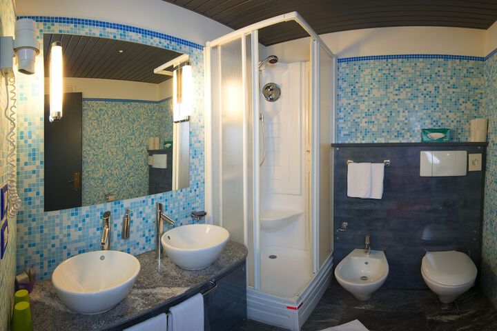 Room 15 of 66