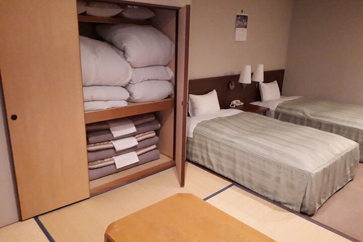 Room 6 of 19