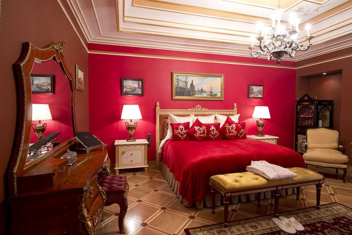 Room 8 of 94