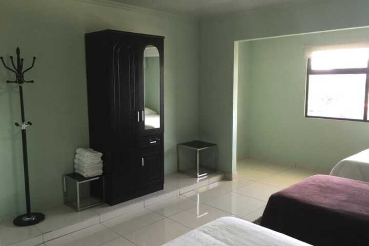 Room 9 of 33