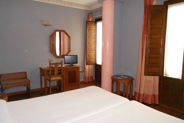 Room 5 of 31