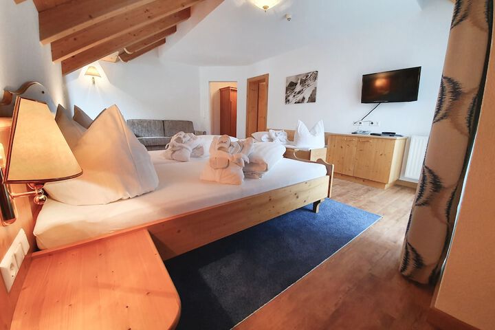 Room 4 of 40