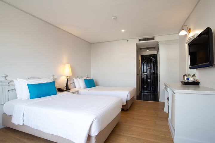 Room 3 of 61