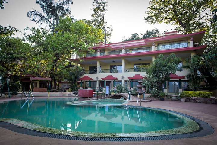 Pools & Facilities