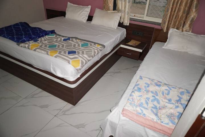 Room 8 of 34
