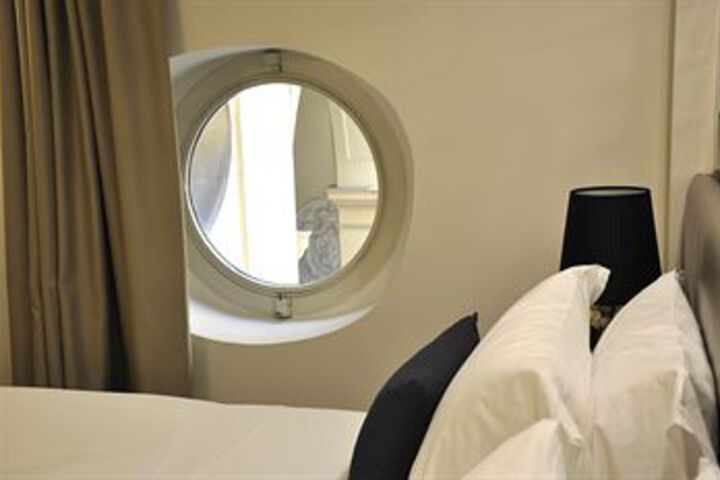 Room 15 of 28