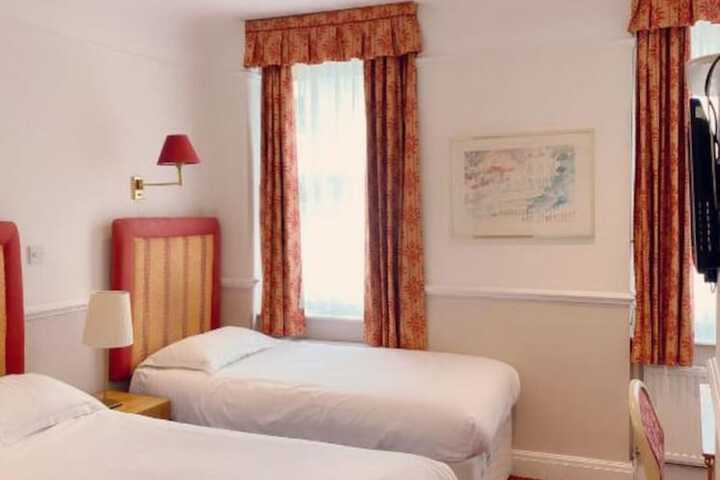 Room 12 of 32