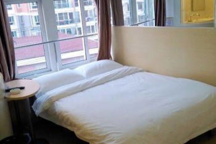 Room 5 of 10