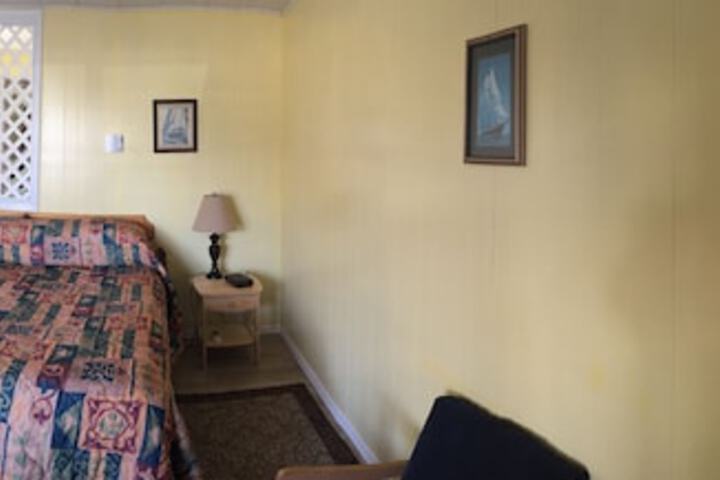 Room 4 of 90
