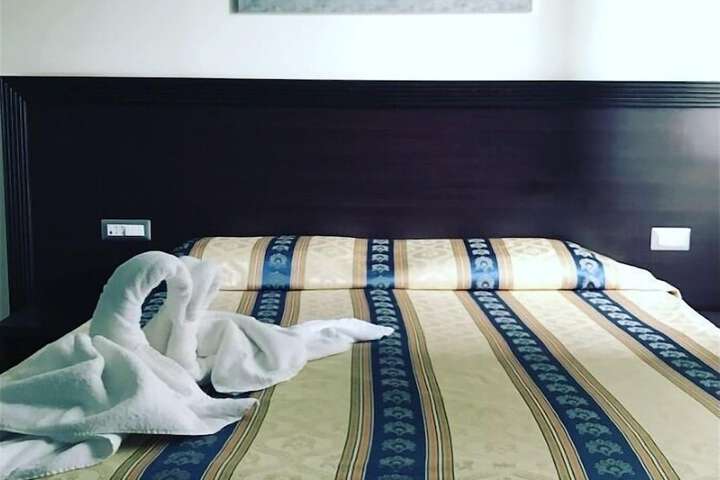 Room 10 of 34