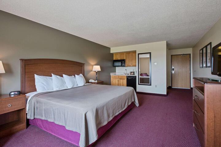 1 King Bed Efficiency (14 of 32)