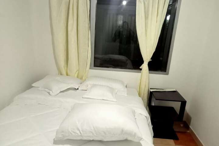 Room 4 of 20