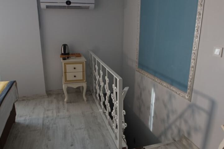 Room 12 of 34