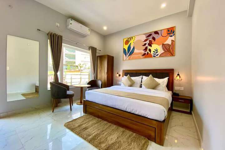 Room 8 of 16