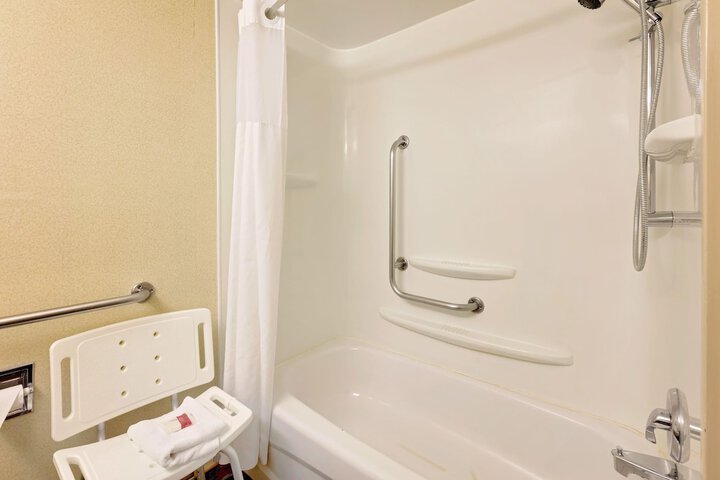 Room 28 of 40